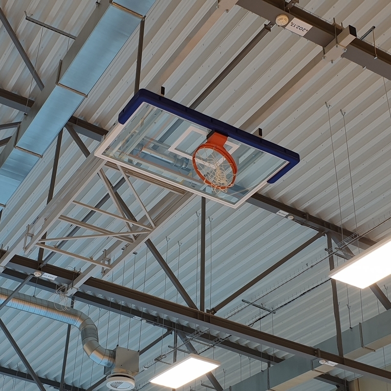 Suspended structure with electric drive for basketball