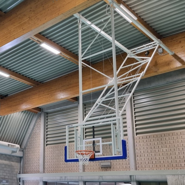 Suspended structure with electric drive for basketball