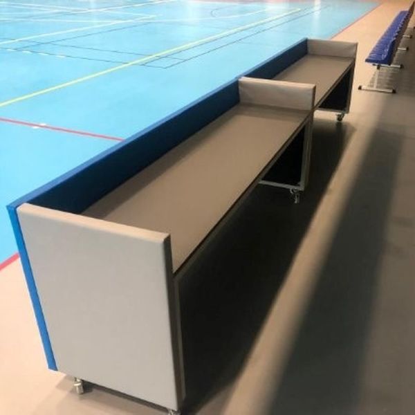 A mobile referee table with dimensions of 200 x 72 x 55 cm (SxHxG), equipped with four casters with a brake