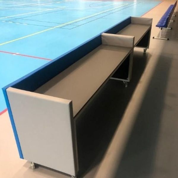 A mobile referee table with dimensions of 200 x 72 x 55 cm (SxHxG), equipped with four casters with a brake