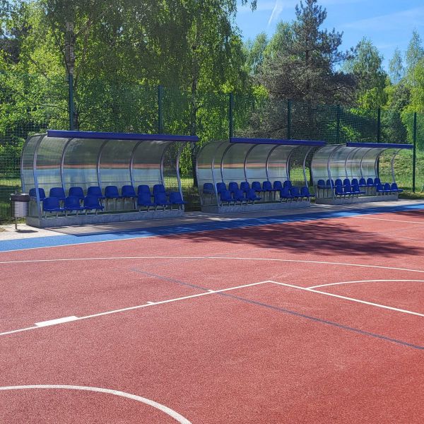 Kabina dwurzędowa dla zawodników rezerwowych