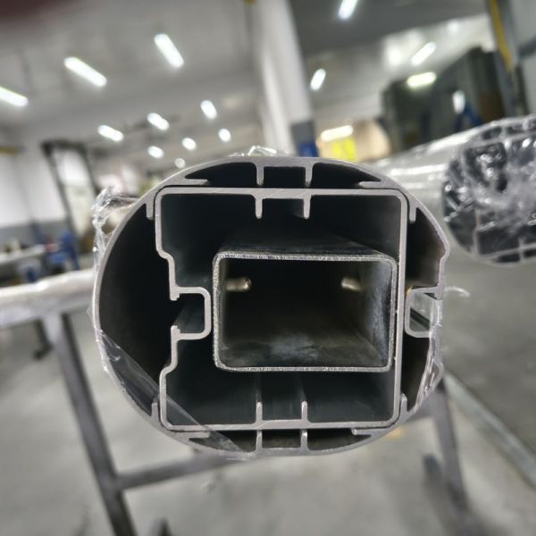 Słupki do siatkówki aluminiowe SP PRO, z podwójnym profilem aluminiowym o zwiększonej sztywności