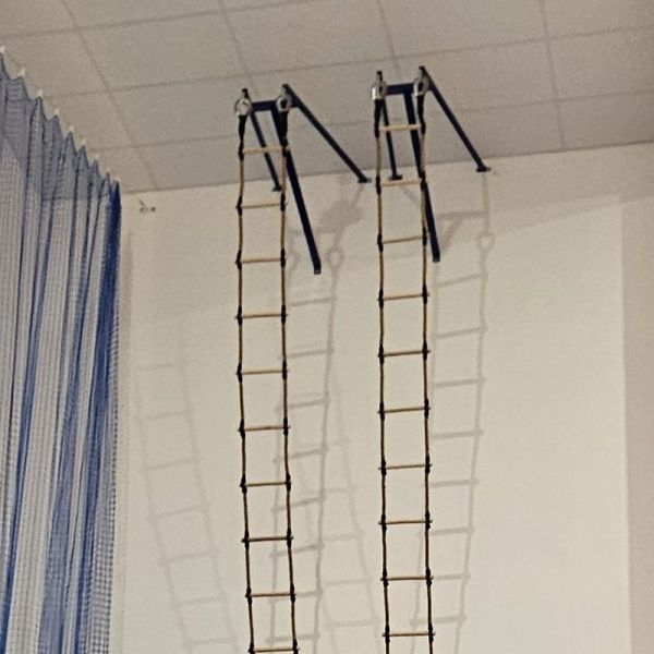 Bracket for attaching the string ladder